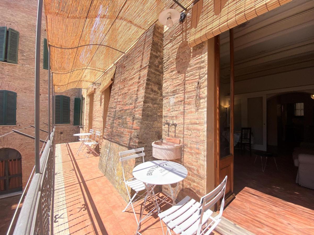 La Fonte-With Balcony Close By Piazza Del Campo Siena Exterior foto