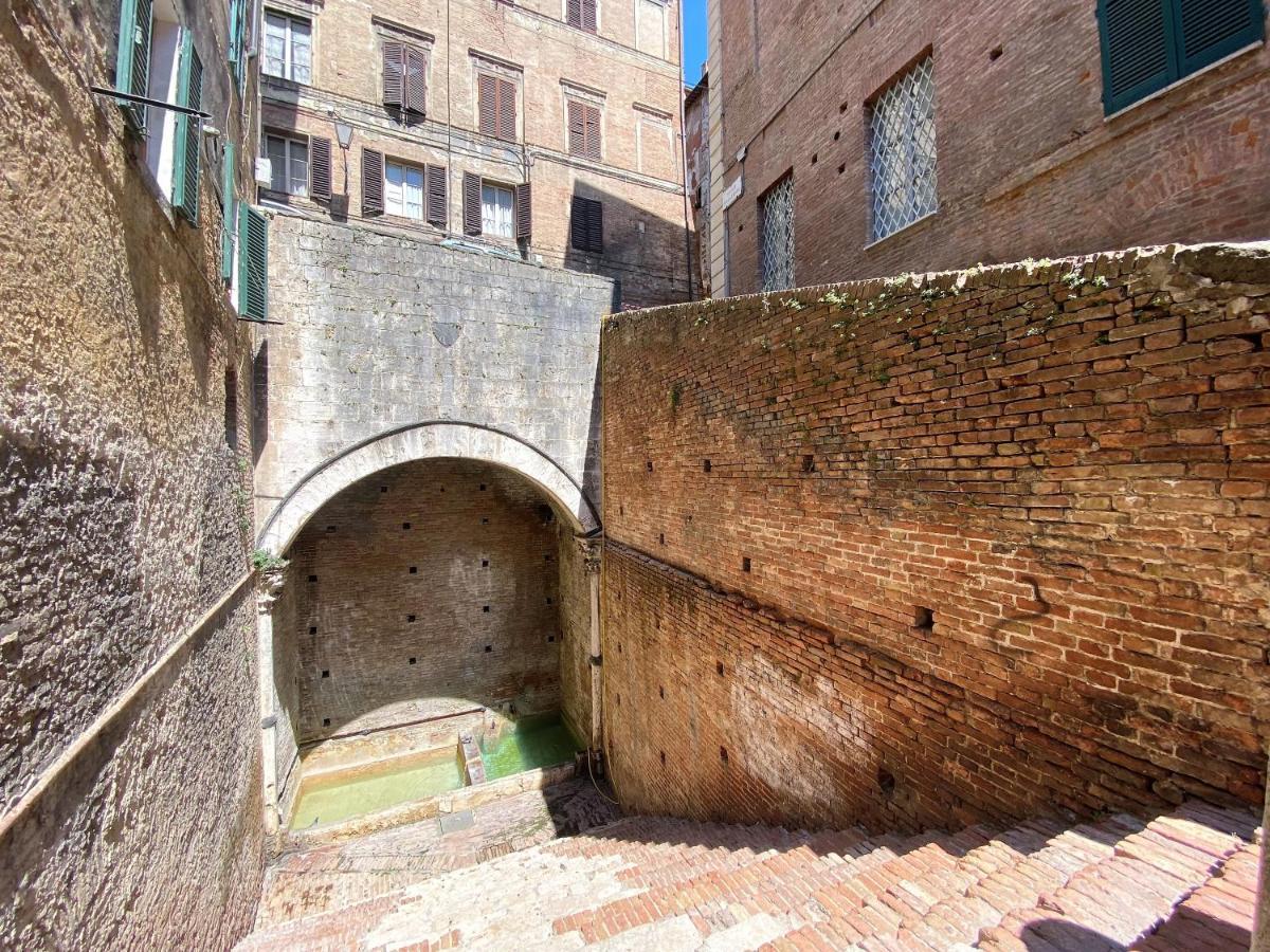 La Fonte-With Balcony Close By Piazza Del Campo Siena Exterior foto