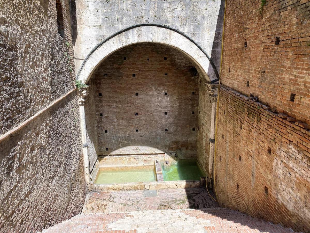 La Fonte-With Balcony Close By Piazza Del Campo Siena Exterior foto