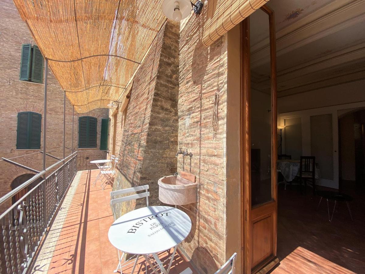 La Fonte-With Balcony Close By Piazza Del Campo Siena Exterior foto