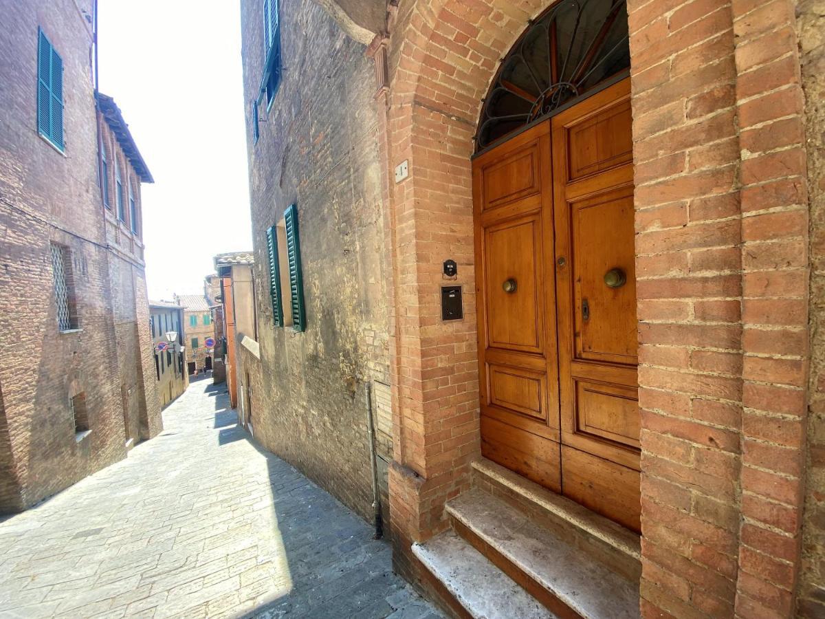 La Fonte-With Balcony Close By Piazza Del Campo Siena Exterior foto